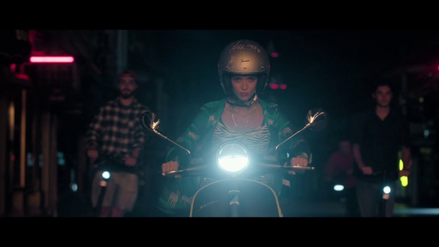 Video Reference N2: Helmet, Automotive lighting, Musician, Headlamp, Entertainment, Music, Performing arts, Motorcycle, Lens flare, Personal protective equipment