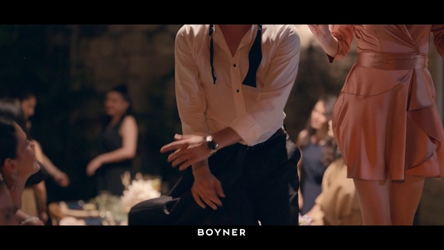 Video Reference N3: Flash photography, Sleeve, Gesture, Entertainment, Formal wear, Street fashion, Tie, Event, Fun, Belt