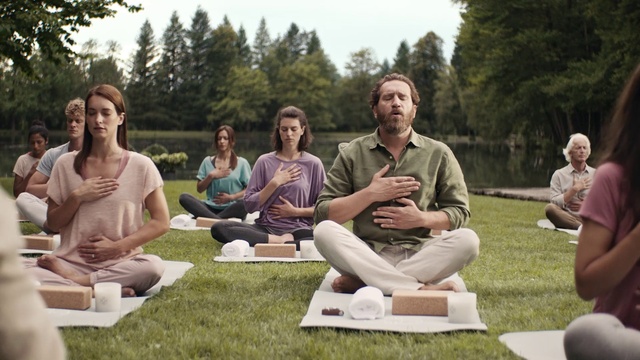 Video Reference N0: Face, Shorts, Leg, Water, Sky, Yoga mat, Tree, Outdoor recreation, Leisure, Social group