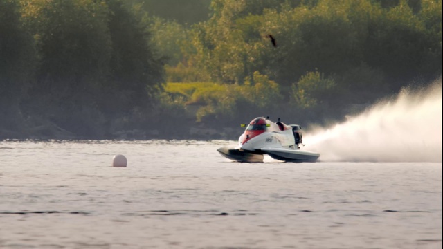 Video Reference N5: Water, Watercraft, Vehicle, Boat, Tree, Lake, Powerboating, Automotive design, Jet ski, Motorsport