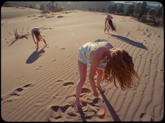 Video Reference N8: People in nature, Happy, Adaptation, Wood, Summer, Thigh, Leisure, Beach, Tints and shades, Beauty