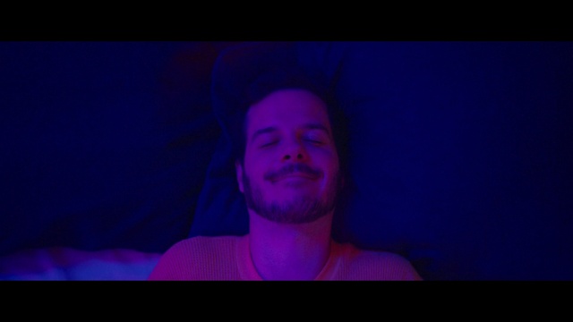 Video Reference N4: Head, Smile, Beard, Mouth, Purple, Azure, Flash photography, Jaw, Neck, Gesture