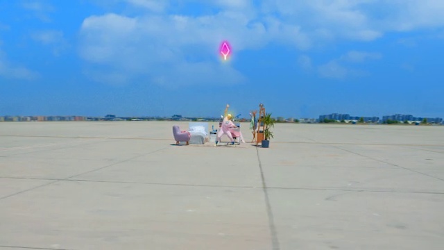 Video Reference N2: Sky, Cloud, Azure, People on beach, Toy, Body of water, Horizon, Balloon, Travel, Aircraft