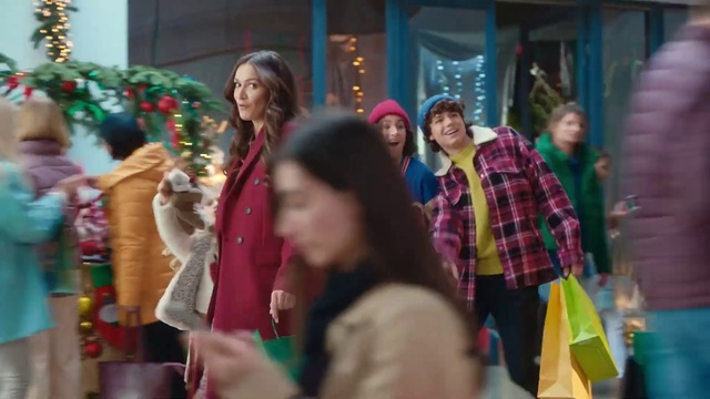 Video Reference N3: Facial expression, Human, Fashion, Fun, Social group, Public space, Community, Tree, Happy, Entertainment