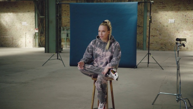 Video Reference N3: Entertainment, Art, Event, Performing arts, Performance art, Visual arts, Fashion design, Artist, Performance, Leisure