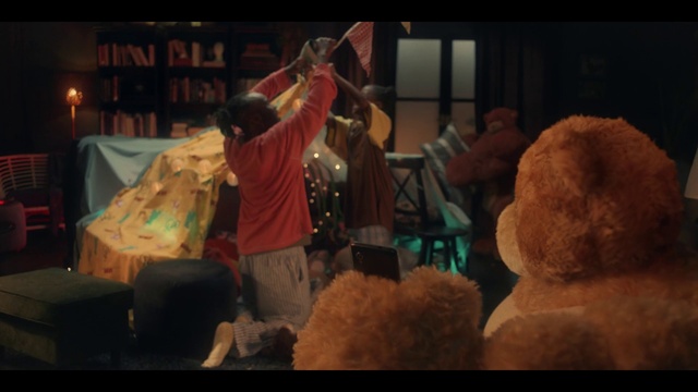 Video Reference N8: Entertainment, Fun, Event, Performing arts, Toy, Hat, Music, Teddy bear, Fur, Performance art