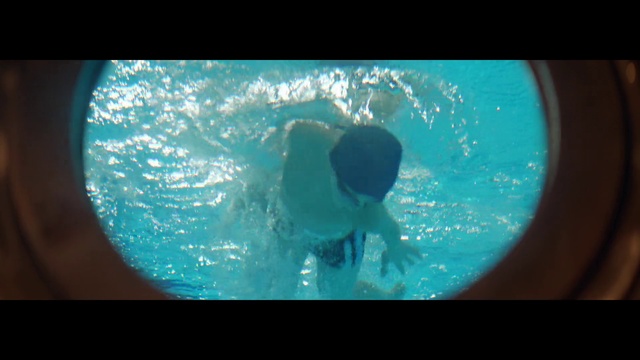 Video Reference N0: Water, Blue, Organism, Underwater, Swimming pool, Swimmer, Marine biology, Electric blue, Personal protective equipment, Recreation