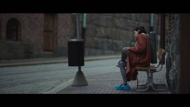 Video Reference N1: Grey, Chair, Tints and shades, Flooring, Human leg, Road surface, Darkness, Road, Sitting, Conversation