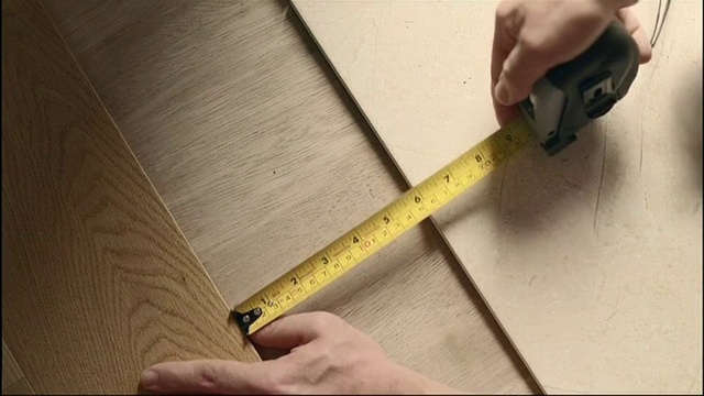 Video Reference N0: Hand, Ruler, Tape measure, Wood, Tool, Finger, Rectangle, Material property, Measuring instrument, Office ruler