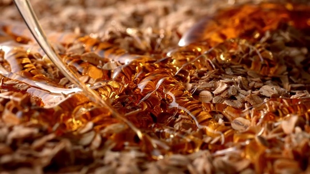 Video Reference N2: Amber, Cuisine, Wood, Dish, Ingredient, Grass, Metal, Terrestrial animal, Macro photography, Delicacy