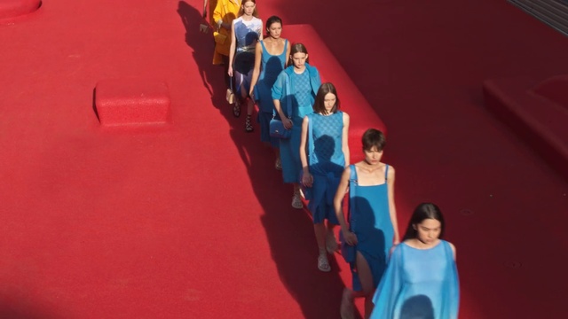 Video Reference N3: Blue, Dress, Red, T-shirt, Fashion design, Electric blue, Leisure, Event, Flooring, Entertainment