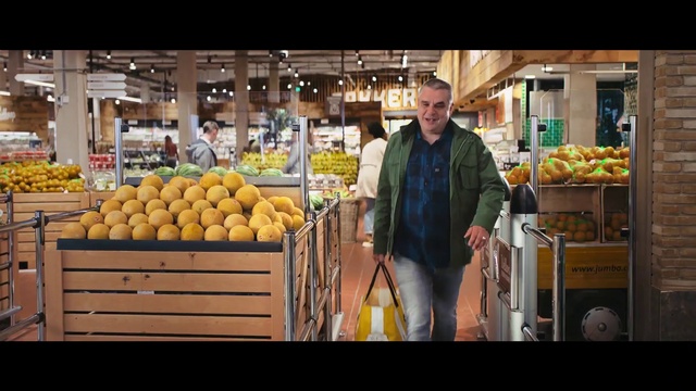 Video Reference N4: Food, Selling, Natural foods, Fruit, Hawker, Greengrocer, Yellow, Whole food, Cuisine, Customer