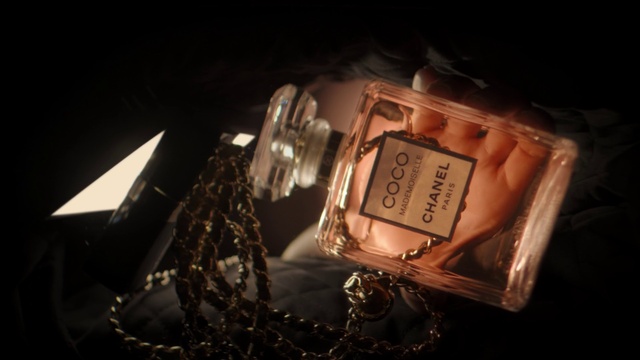 Video Reference N2: Automotive lighting, Fluid, Flash photography, Bottle, Metal, Font, Drinkware, Darkness, Event, Glass