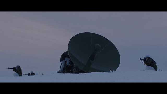 Video Reference N2: Sky, Slope, Snow, Plant, Recreation, Tree, Air sports, Landscape, Adventure, Parachute