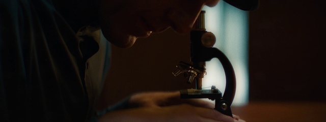 Video Reference N1: Sewing machine, Tailor, Flash photography, Gas, Gadget, Audio equipment, Darkness, Wood, Machine, Wrist