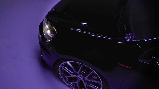 Video Reference N1: Wheel, Tire, Car, Land vehicle, Vehicle, Automotive lighting, Hood, Automotive tire, Window, Automotive design