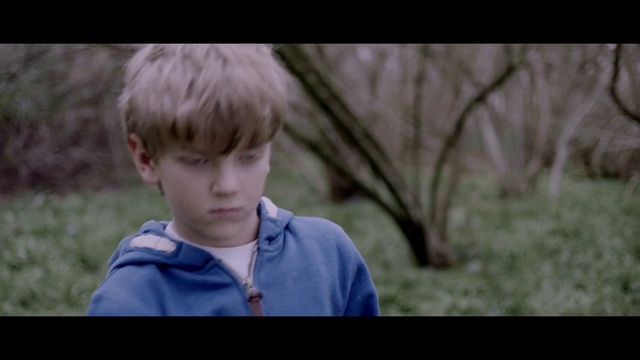 Video Reference N1: Chin, Flash photography, Jaw, Sleeve, People in nature, Happy, Smile, Iris, Grass, Tree