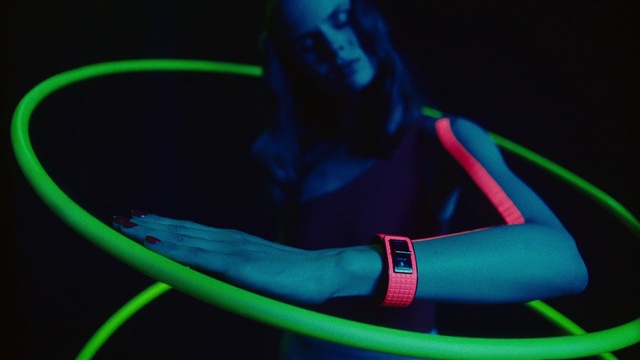 Video Reference N0: Arm, Muscle, Green, Black, Human body, Entertainment, Performing arts, Elbow, Visual effect lighting, Magenta