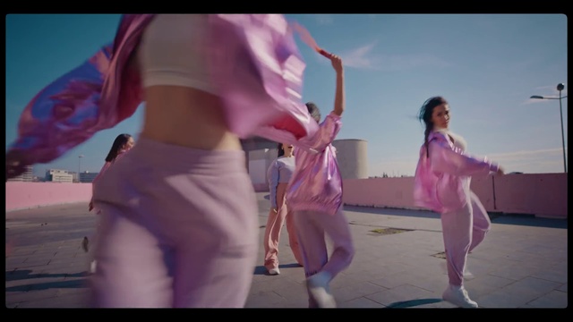 Video Reference N4: Leg, Purple, Sky, Gesture, Dance, Pink, Performing arts, Entertainment, Thigh, Waist