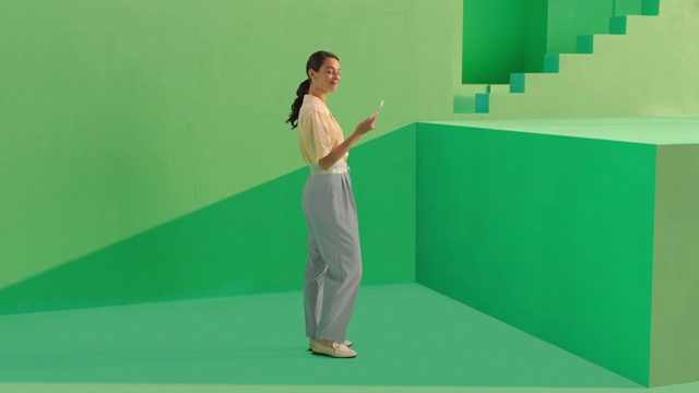 Video Reference N2: Sleeve, Gesture, Flooring, Fashion design, Grass, Event, Elbow, Formal wear, Fun, Room