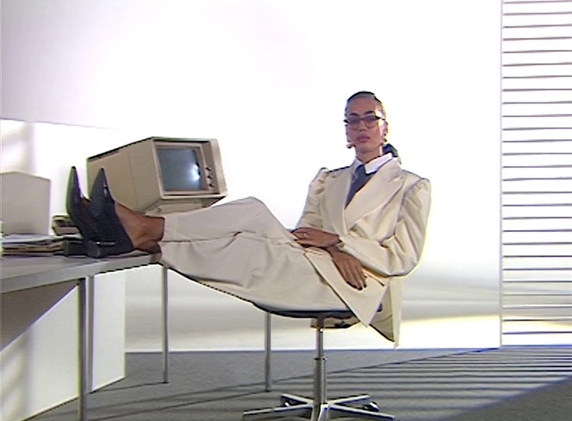 Video Reference N1: Furniture, Comfort, Automotive design, Personal computer, Eyewear, Peripheral, Computer monitor, Output device, Computer, Chair