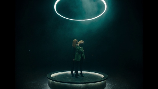 Video Reference N0: Light, Green, Lighting, Astronomical object, Art, Darkness, Space, Electric blue, Lens flare, Circle