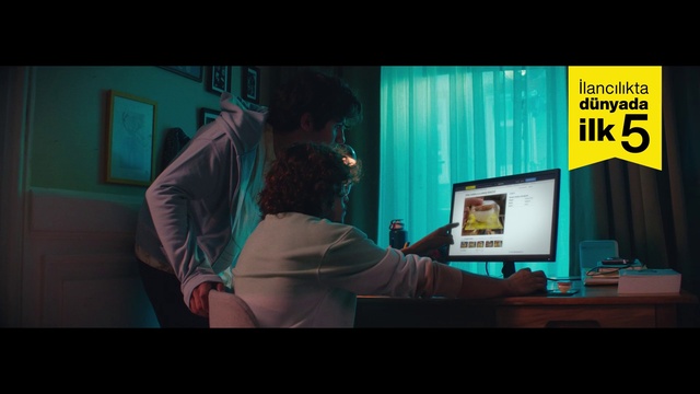 Video Reference N1: Computer, Personal computer, Picture frame, Peripheral, Computer monitor, Television set, Output device, Gadget, Display device, Desk