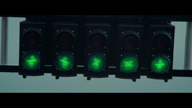 Video Reference N0: Automotive lighting, Traffic light, Visual effect lighting, signaling device, Gas, Electricity, Circle, Electric blue, Neon, Symmetry
