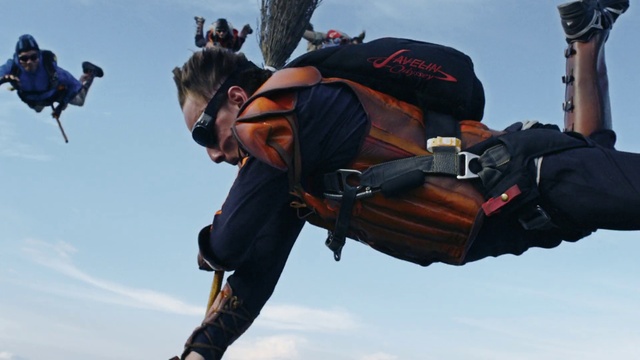 Video Reference N14: Tandem skydiving, Sky, Glove, Cloud, Parachuting, Helmet, Recreation, Stunt performer, Windsports, Rock-climbing equipment