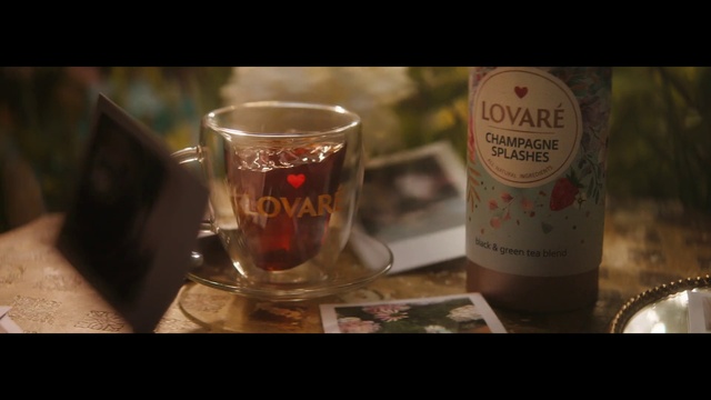 Video Reference N1: Drinkware, Tableware, Dishware, Bottle, Barware, Liquid, Drink, Beer glass, Alcoholic beverage, Serveware