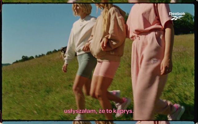 Video Reference N1: Sleeve, Gesture, Sky, People in nature, Shorts, Happy, Grass, Adaptation, Leisure, Thigh