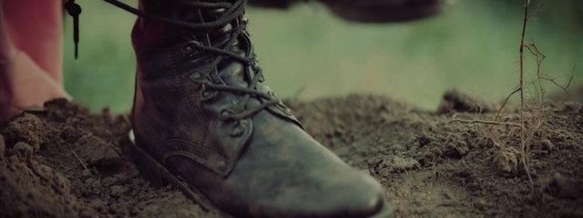 Video Reference N0: Outdoor shoe, Walking shoe, Grey, Grass, Hiking boot, Plant, Tree, Sneakers, Wood, Human leg