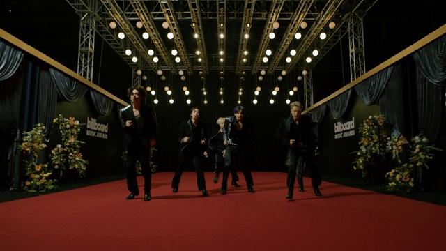 Video Reference N4: Trousers, Plant, Fashion, Coat, Suit, Flooring, Flash photography, Chair, Red carpet, Entertainment