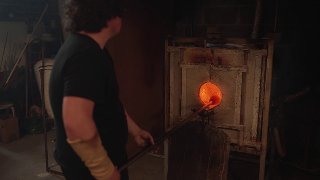 Video Reference N0: Foundry, Wood, Casting, Forge, Gas, Heat, Art, Event, Darkness, Elbow