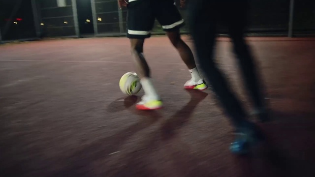 Video Reference N3: Shorts, Sports equipment, Football, Ball, Knee, Soccer ball, Player, Sportswear, Ball game, Team sport