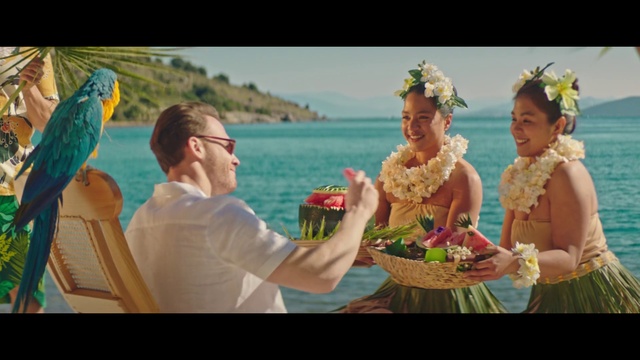 Video Reference N0: Water, Smile, Flower, Green, Lei, Happy, Sunglasses, Travel, People in nature, Leisure