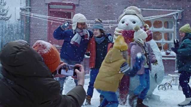 Video Reference N8: Snow, Textile, Jacket, Freezing, Recreation, Leisure, Fun, Event, Winter, Glove