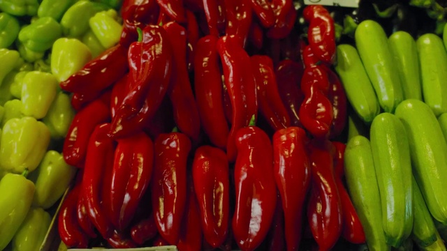 Video Reference N0: Food, Plant, Peperoncini, Ingredient, Malagueta pepper, Birds eye chili, Natural foods, Cayenne pepper, Staple food, Pimiento