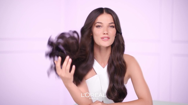 Video Reference N1: Skin, Hand, Smile, Eyelash, Neck, Flash photography, Gesture, Happy, Finger, Black hair