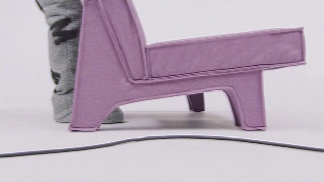 Video Reference N9: Leg, Purple, Human body, Rectangle, Chair, Violet, Material property, Magenta, Font, Human leg
