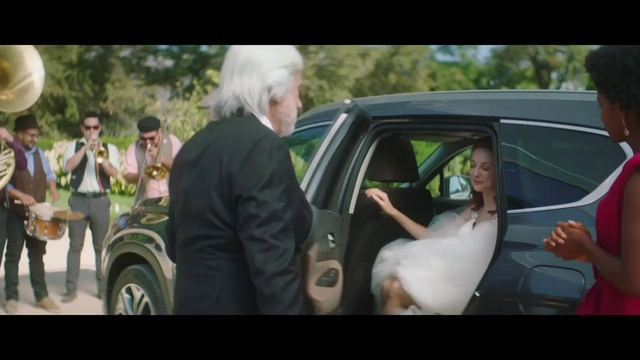 Video Reference N1: Car, Tire, Vehicle, Motor vehicle, Wheel, Automotive design, Coat, Gesture, Vehicle door, Automotive exterior