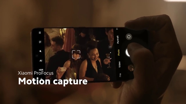 Video Reference N0: Photographer, Communication Device, Camera lens, Gesture, Cameras & optics, Flash photography, Gadget, Reflex camera, Mobile phone, Digital camera