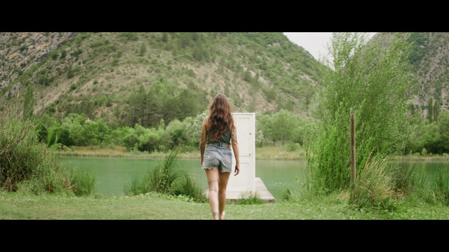 Video Reference N8: Plant, Green, People in nature, Tree, Happy, Natural landscape, Travel, Fawn, Grass, Bank