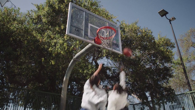 Video Reference N2: Sky, Basketball, Basketball hoop, Streetball, Light, Shorts, Plant, Tree, Sports equipment, Street light