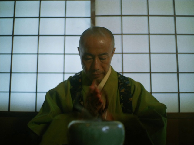 Video Reference N3: Tints and shades, Sitting, Glass, Fun, Flooring, Monk, Room, Symmetry, Thumb, Zen master