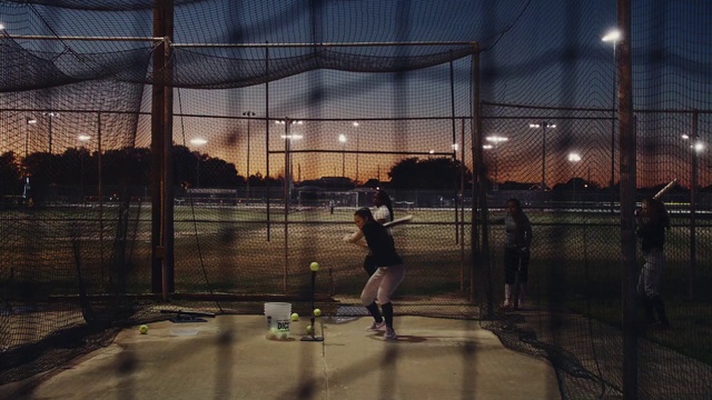 Video Reference N2: Sky, Architecture, Sports equipment, Line, Mesh, Fence, Leisure, Wire fencing, City, Tints and shades