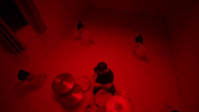 Video Reference N10: Sky, Orange, Hat, Entertainment, Flooring, Chair, Pink, Red, Balloon, Magenta
