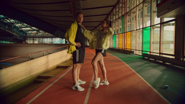 Video Reference N3: Shorts, Thigh, Leisure, Fun, Knee, Symmetry, Human leg, Recreation, Sportswear, Flooring