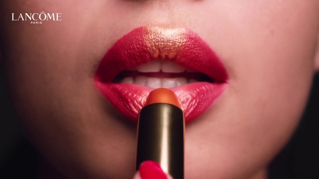 Video Reference N0: Nose, Lip, Lipstick, Hand, Arm, Eyelash, Cosmetics, Eye shadow, Vision care, Gesture