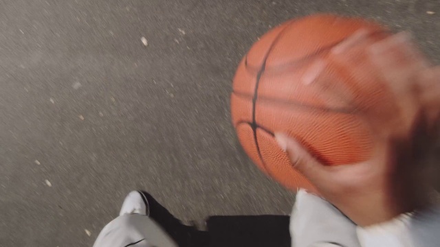 Video Reference N0: Human body, Gesture, Wood, Finger, Thumb, Basketball, Sports equipment, Tints and shades, Knee, Fun